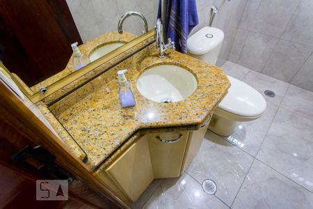 Casa à venda com 225m², 3 quartos e 4 vagasBanheiro social 2