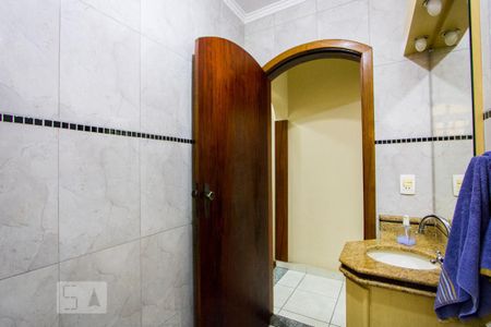 Casa à venda com 225m², 3 quartos e 4 vagasBanheiro social 2