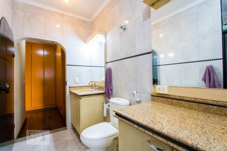 Casa à venda com 225m², 3 quartos e 4 vagasBanheiro do quarto 1