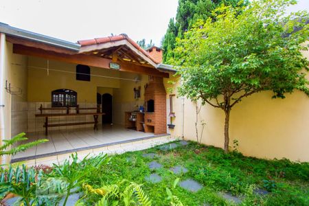Casa à venda com 225m², 3 quartos e 4 vagasQuintal/Jardim