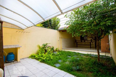 Casa à venda com 225m², 3 quartos e 4 vagasQuintal/Jardim