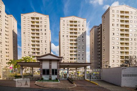 Apartamento à venda com 70m², 3 quartos e 2 vagasFachada