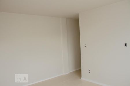 Sala de apartamento para alugar com 2 quartos, 60m² em Vila Valqueire, Rio de Janeiro