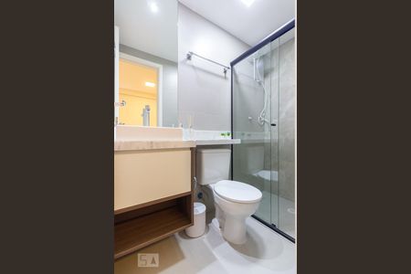 Banheiro de kitnet/studio para alugar com 1 quarto, 26m² em Bela Vista, São Paulo