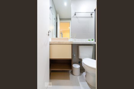 Banheiro de kitnet/studio para alugar com 1 quarto, 26m² em Bela Vista, São Paulo