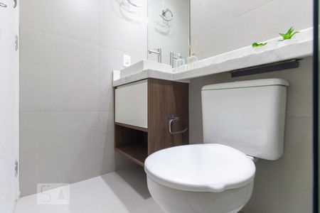 Banheiro de kitnet/studio para alugar com 1 quarto, 26m² em Bela Vista, São Paulo