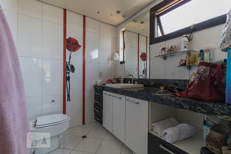 Banheiro da Suíte de apartamento à venda com 3 quartos, 253m² em Petrópolis, Porto Alegre