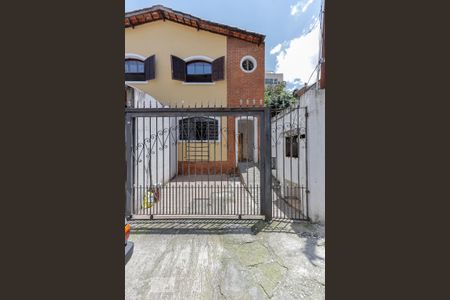 Casa à venda com 180m², 2 quartos e 1 vaga Casa à venda com 180m², 2 quartos e 1 vagaFachada