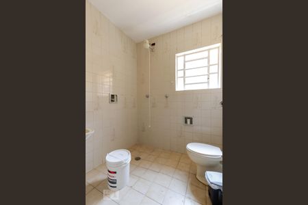 Casa à venda com 180m², 2 quartos e 1 vaga Casa à venda com 180m², 2 quartos e 1 vagaBanheiro