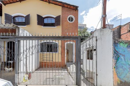 Casa à venda com 180m², 2 quartos e 1 vaga Casa à venda com 180m², 2 quartos e 1 vagaFachada