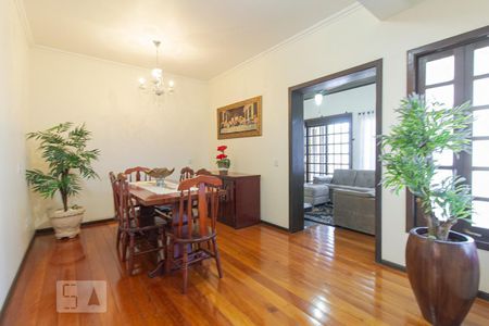 Sala de casa à venda com 4 quartos, 335m² em Jardim Itu Sabará, Porto Alegre