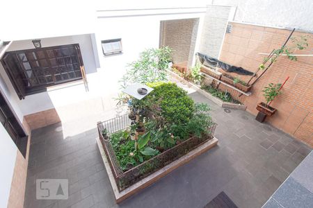 Casa à venda com 335m², 4 quartos e 3 vagas Casa à venda com 335m², 4 quartos e 3 vagasPátio