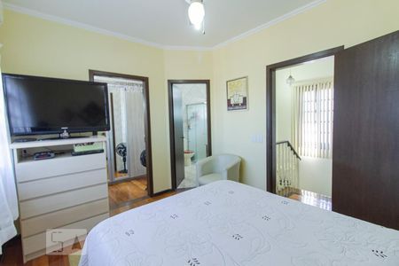 Suíte de casa à venda com 4 quartos, 335m² em Jardim Itu Sabará, Porto Alegre