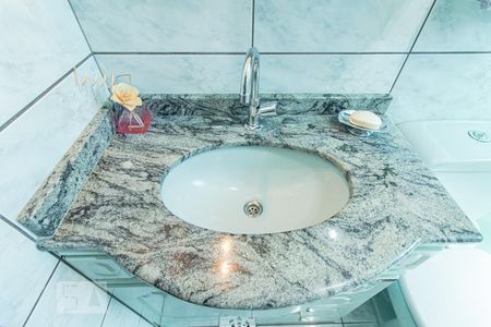 Casa à venda com 335m², 4 quartos e 3 vagas Casa à venda com 335m², 4 quartos e 3 vagasBanheiro 2