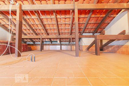 Casa à venda com 335m², 4 quartos e 3 vagas Casa à venda com 335m², 4 quartos e 3 vagasSótão