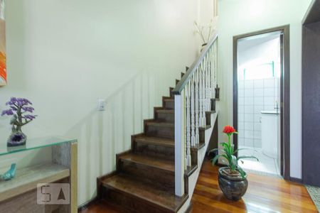 Escada de casa à venda com 4 quartos, 335m² em Jardim Itu Sabará, Porto Alegre