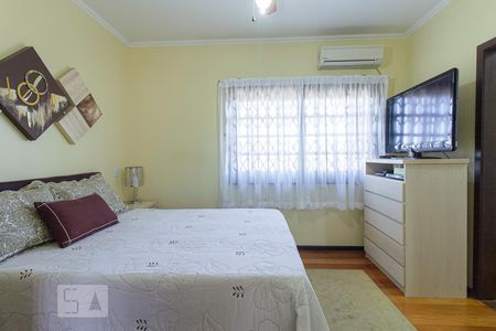 Suíte de casa à venda com 4 quartos, 335m² em Jardim Itu Sabará, Porto Alegre