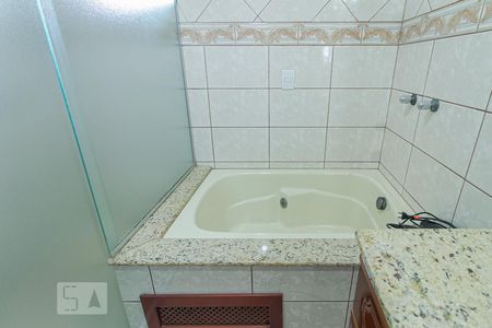 Casa à venda com 335m², 4 quartos e 3 vagas Casa à venda com 335m², 4 quartos e 3 vagasBanheiro da Suíte