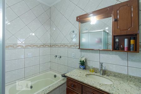 Casa à venda com 335m², 4 quartos e 3 vagas Casa à venda com 335m², 4 quartos e 3 vagasBanheiro da Suíte