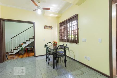 Casa à venda com 335m², 4 quartos e 3 vagas Casa à venda com 335m², 4 quartos e 3 vagasCozinha