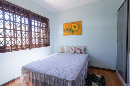 Casa à venda com 335m², 4 quartos e 3 vagas Casa à venda com 335m², 4 quartos e 3 vagasQuarto 1