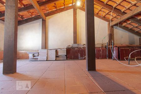 Casa à venda com 335m², 4 quartos e 3 vagas Casa à venda com 335m², 4 quartos e 3 vagasSótão