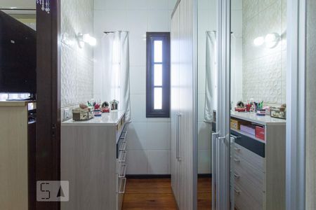 Closet de casa à venda com 4 quartos, 335m² em Jardim Itu Sabará, Porto Alegre