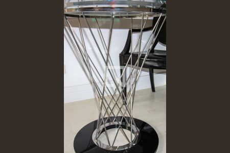 Sala- detalhe mesa de apartamento à venda com 1 quarto, 33m² em Indianópolis, São Paulo