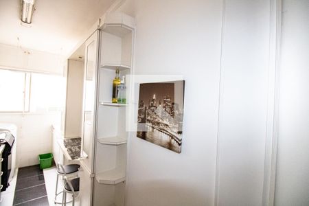 Apartamento à venda com 33m², 1 quarto e 1 vaga Apartamento à venda com 33m², 1 quarto e 1 vagaCozinha- detalhe armários lado 2