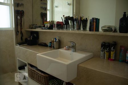 Apartamento à venda com 510m², 4 quartos e 6 vagasBanheiro Suíte 2