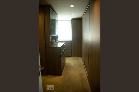 Apartamento à venda com 510m², 4 quartos e 6 vagasCloset