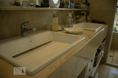 Apartamento à venda com 510m², 4 quartos e 6 vagasBanheiro Suíte 3