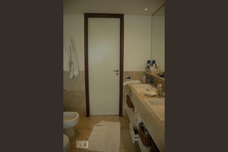 Apartamento à venda com 510m², 4 quartos e 6 vagasBanheiro Suíte 3