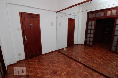 Sala de kitnet/studio para alugar com 1 quarto, 30m² em Copacabana, Rio de Janeiro