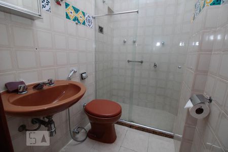 Banheiro de kitnet/studio para alugar com 1 quarto, 30m² em Copacabana, Rio de Janeiro