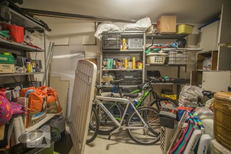 Casa à venda com 240m², 3 quartos e 4 vagas Casa à venda com 240m², 3 quartos e 4 vagasDeposito - Garagem