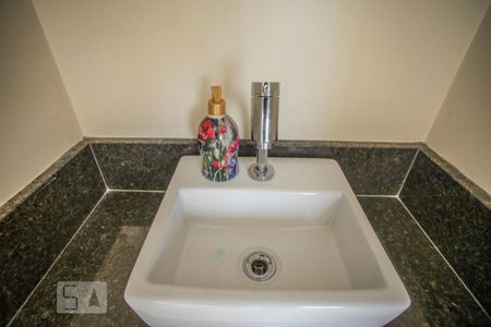 Casa à venda com 240m², 3 quartos e 4 vagas Casa à venda com 240m², 3 quartos e 4 vagasLavabo do Terraço - Torneira