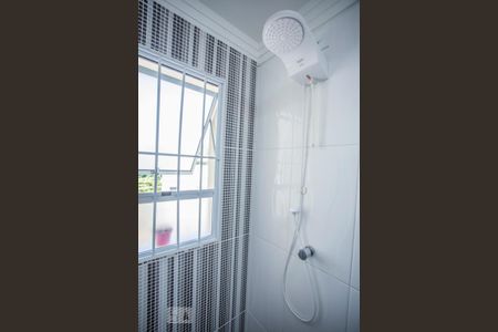 Casa à venda com 240m², 3 quartos e 4 vagas Casa à venda com 240m², 3 quartos e 4 vagasBanheiro 2 - Chuveiro