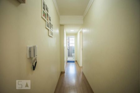 Casa à venda com 240m², 3 quartos e 4 vagas Casa à venda com 240m², 3 quartos e 4 vagasCorredor