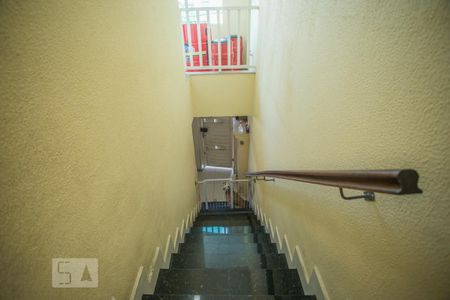 Casa à venda com 240m², 3 quartos e 4 vagas Casa à venda com 240m², 3 quartos e 4 vagasEscadas Garagem