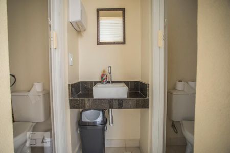 Casa à venda com 240m², 3 quartos e 4 vagas Casa à venda com 240m², 3 quartos e 4 vagasLavabo do Terraço