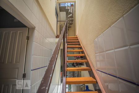 Casa à venda com 240m², 3 quartos e 4 vagas Casa à venda com 240m², 3 quartos e 4 vagasEscadas - Terraço