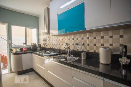 Casa à venda com 240m², 3 quartos e 4 vagas Casa à venda com 240m², 3 quartos e 4 vagasCozinha