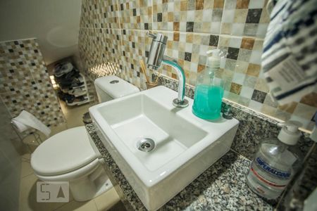 Casa à venda com 240m², 3 quartos e 4 vagas Casa à venda com 240m², 3 quartos e 4 vagasLavabo - Torneira