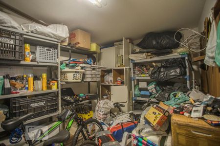 Casa à venda com 240m², 3 quartos e 4 vagas Casa à venda com 240m², 3 quartos e 4 vagasDeposito - Garagem