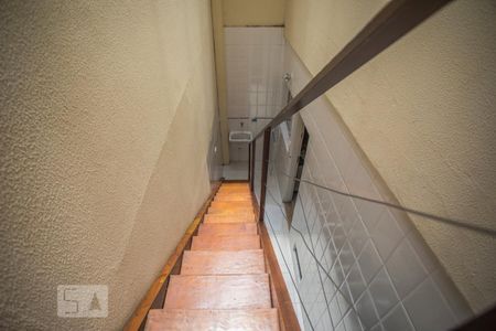 Casa à venda com 240m², 3 quartos e 4 vagas Casa à venda com 240m², 3 quartos e 4 vagasEscadas - Terraço