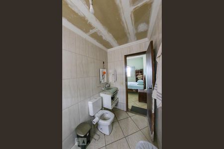 Casa à venda com 200m², 6 quartos e 3 vagasBanheiro da Suíte 2