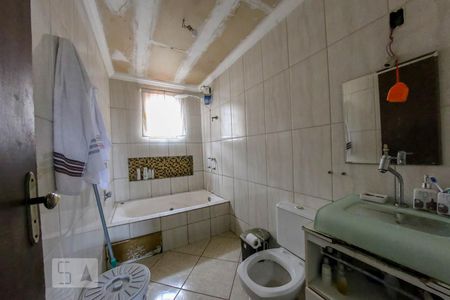 Casa à venda com 200m², 6 quartos e 3 vagasBanheiro da Suíte 2