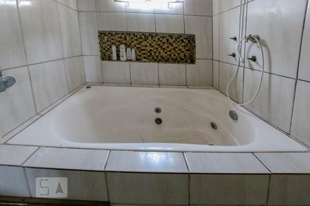 Casa à venda com 200m², 6 quartos e 3 vagasBanheiro da Suíte 2