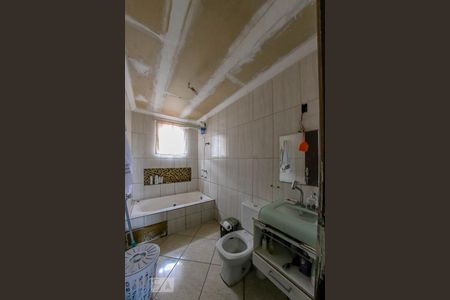 Casa à venda com 200m², 6 quartos e 3 vagasBanheiro da Suíte 2